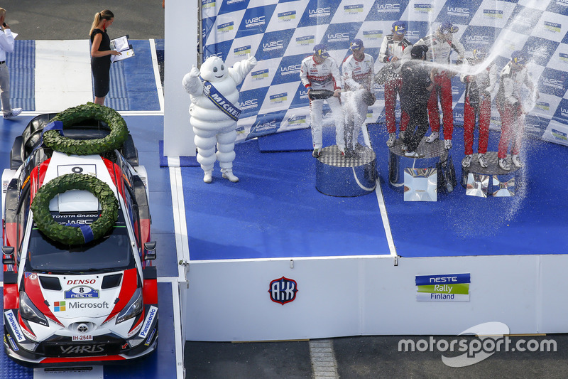 Podio: ganadores Ott Tanak, Martin Järveoja, Toyota Yaris WRC, Toyota Gazoo Racing, segundo lugar Mads Ostberg, Torstein Eriksen, Citroën C3 WRC, Citroën World Rally Team, tercer puesto Jari-Matti Latvala, Miikka Anttila, Toyota Yaris WRC, Toyota Gazoo Racing