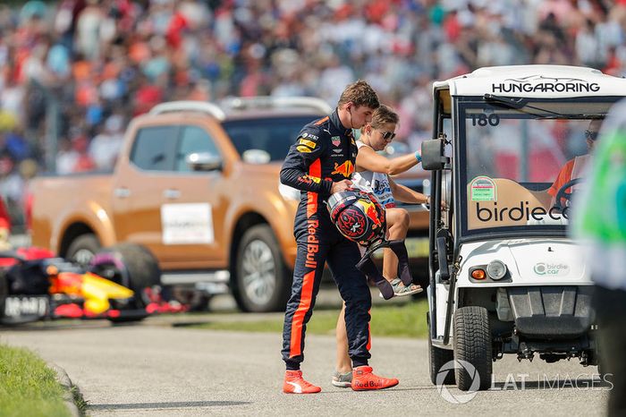 Max Verstappen, Red Bull Racing se retira de la carrera