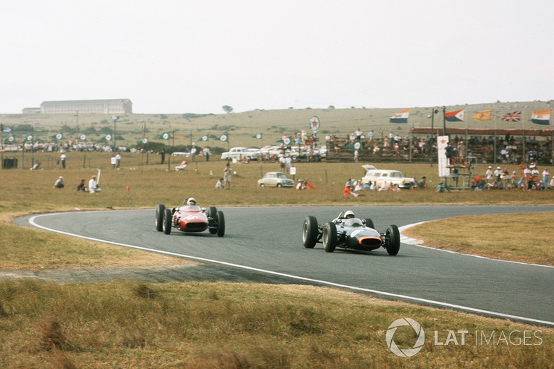 Richie Ginther, BRM P57 leads Piet de Klerk, Alfa Romeo Special