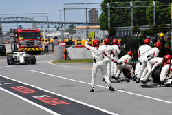 Charles Leclerc, Sauber C37 pit stop