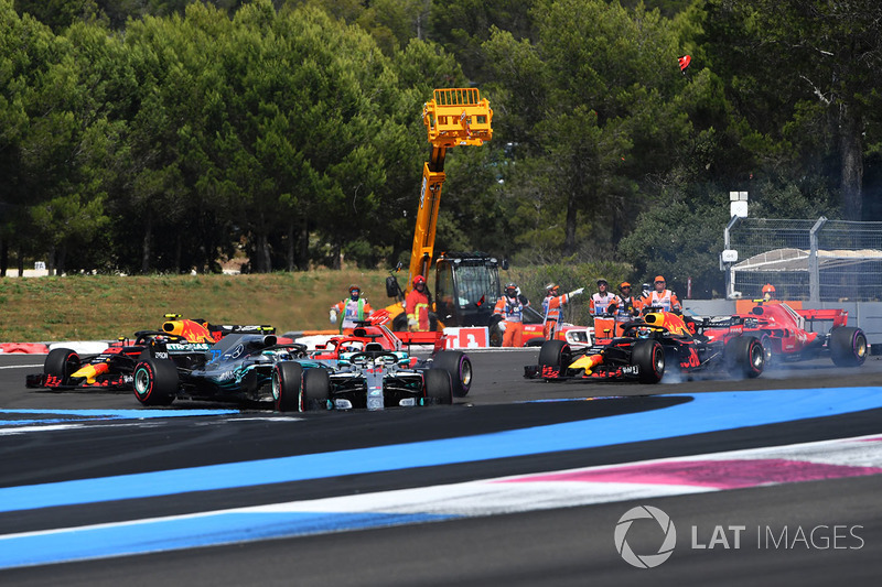 Sebastian Vettel, Ferrari SF71H dreht Valtteri Bottas, Mercedes-AMG F1 W09
