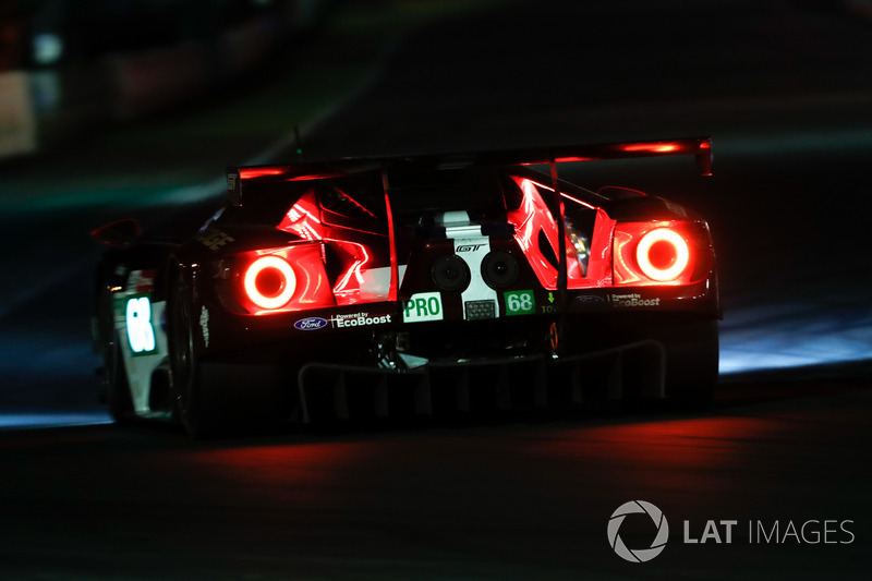 Яркие габаритные огни Ford Chip Ganassi №68