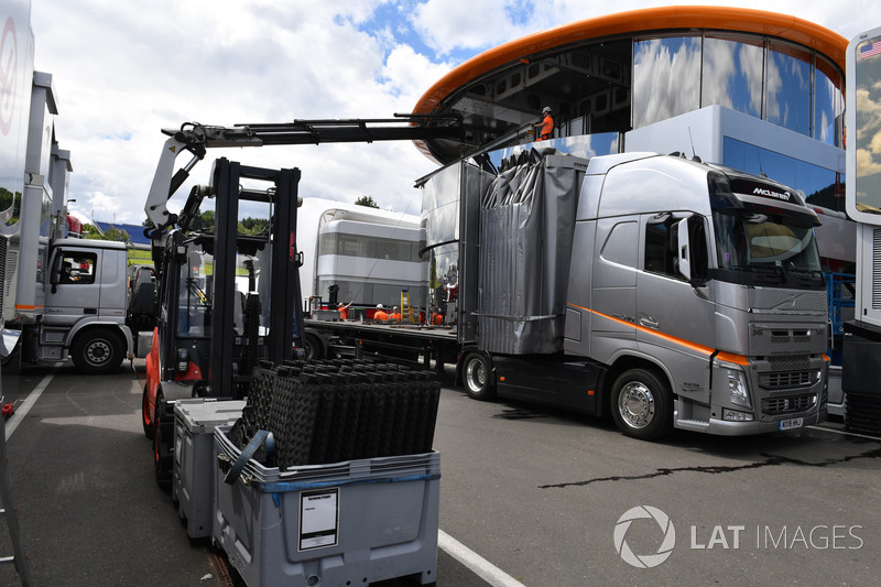 Motorhome McLaren in costruzione
