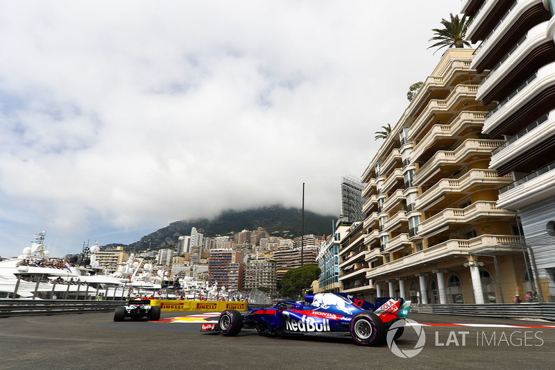 Pierre Gasly, Toro Rosso STR13, chases a Williams through the chicane