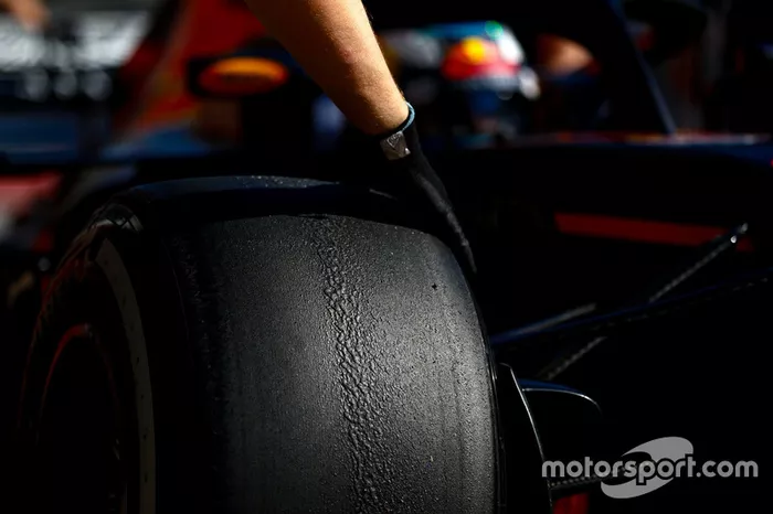 Neumático Pirelli