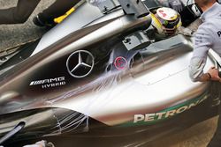 Lewis Hamilton, Mercedes AMG F1 W07 Hybrid with flow-vis paint on the engine cover