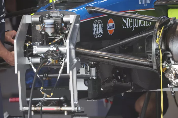 ويليامز FW48، تفاصيل فنية