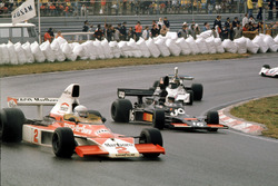 Jochen Mass,McLaren M23 Ford ve Tom Pryce, Shadow DN5A Ford