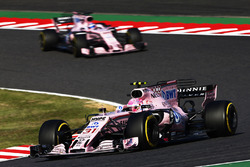 Esteban Ocon, Sahara Force India F1 VJM10, Sergio Perez, Sahara Force India F1 VJM10