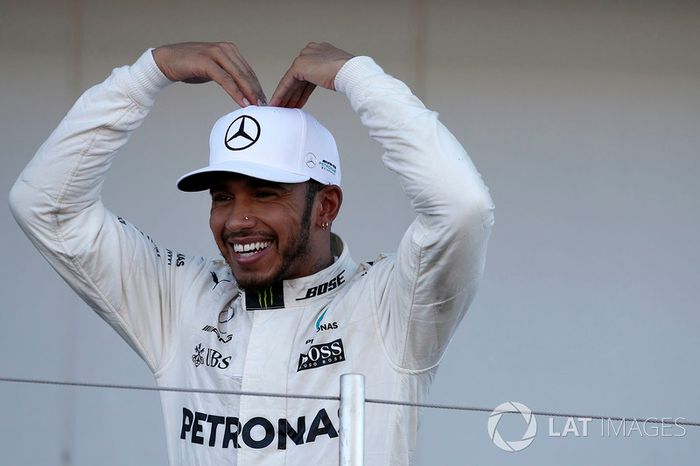 Podio: ganador de la carrera Lewis Hamilton, Mercedes AMG F1