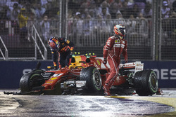 Kimi Raikkonen, Ferrari, Max Verstappen, Red Bull, después de su choque