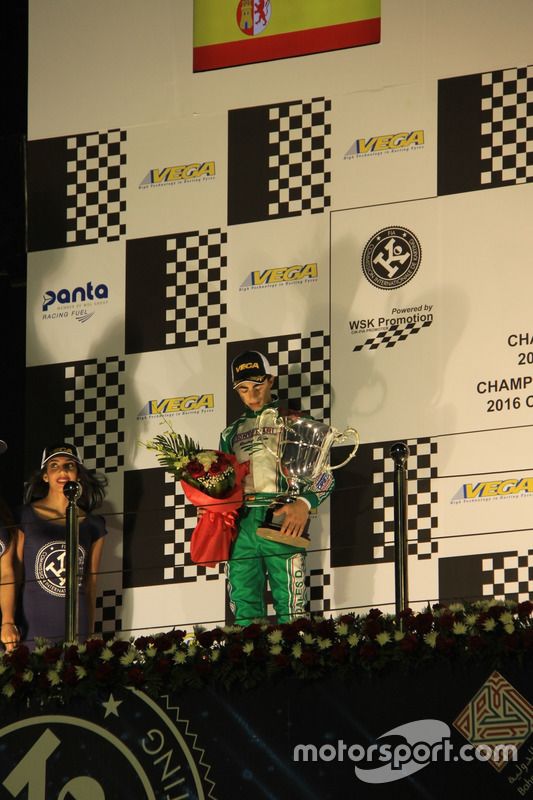 David Vidales en el podio de Bahréin