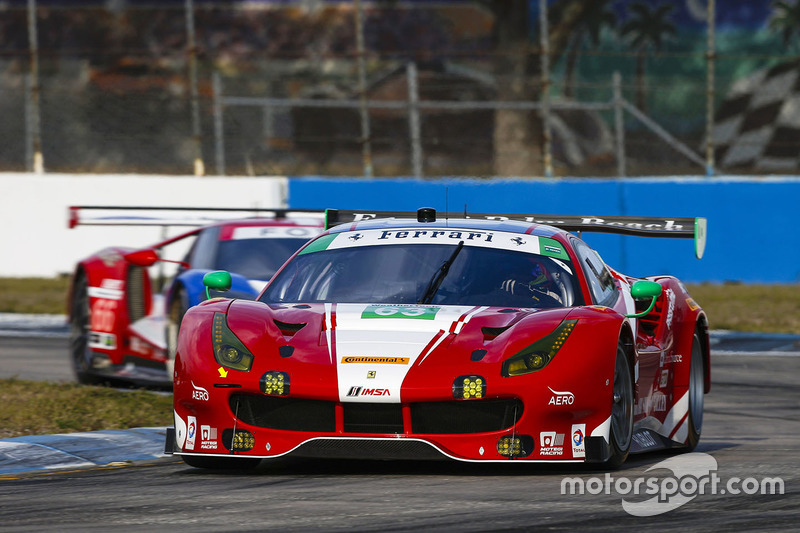 #63 Scuderia Corsa Ferrari 488 GT3: Christina Nielsen, Alessandro Balzan, Matteo Cressoni