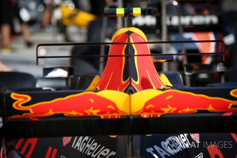 Red Bull RB13: T-Flügel