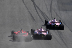 Sergio Perez, Sahara Force India VJM10, Esteban Ocon, Sahara Force India VJM10 and Sebastian Vettel, Ferrari SF70H battle
