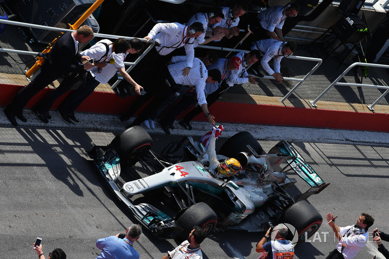 Race winner Lewis Hamilton, Mercedes AMG F1
