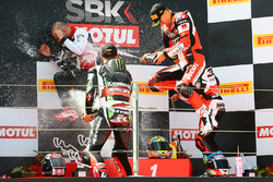 Podium : le vainqueur Chaz Davies, Ducati Team, le deuxième, Jonathan Rea, Kawasaki Racing, le troisième, Marco Melandri, Ducati Team