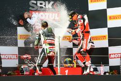 Podium : le vainqueur Chaz Davies, Ducati Team, le deuxième, Jonathan Rea, Kawasaki Racing, le troisième, Marco Melandri, Ducati Team