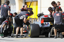 Arrêt au stand de Romain Grosjean, Haas F1 Team VF-17