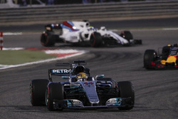 Lewis Hamilton, Mercedes AMG F1 W08, Max Verstappen, Red Bull Racing RB13, Felipe Massa, Williams FW40