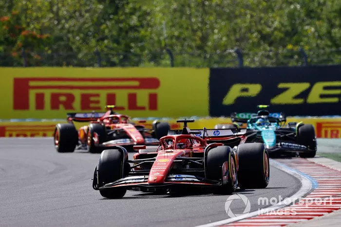 Charles Leclerc, Ferrari SF-24, Fernando Alonso, Aston Martin AMR24, Carlos Sainz, Ferrari SF-24