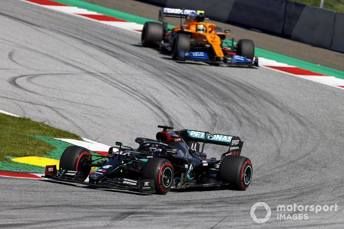 Lewis Hamilton, Mercedes F1 W11 EQ Performance, Lando Norris, McLaren MCL35 