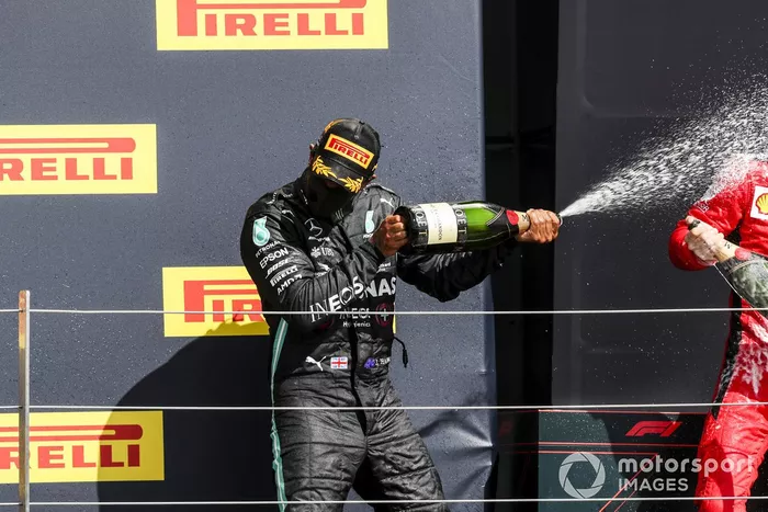 Podio: ganador de la carrera Lewis Hamilton, Mercedes-AMG F1