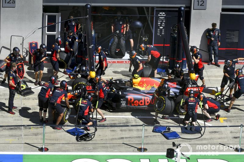 Red Bull Racing practica los pitstops