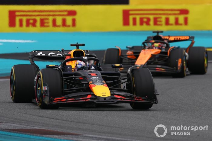 Oscar Piastri, McLaren, Max Verstappen, Red Bull Racing