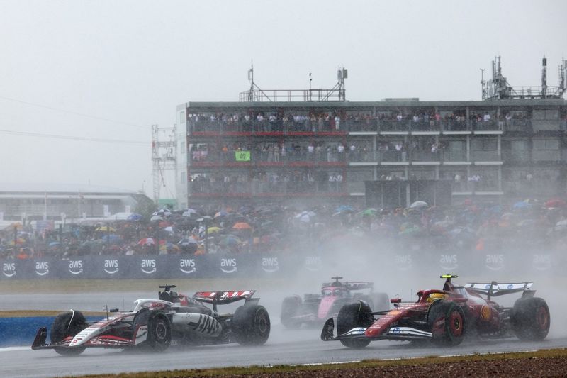 Lewis Hamilton, Ferrari, Esteban Ocon, Haas F1 Team