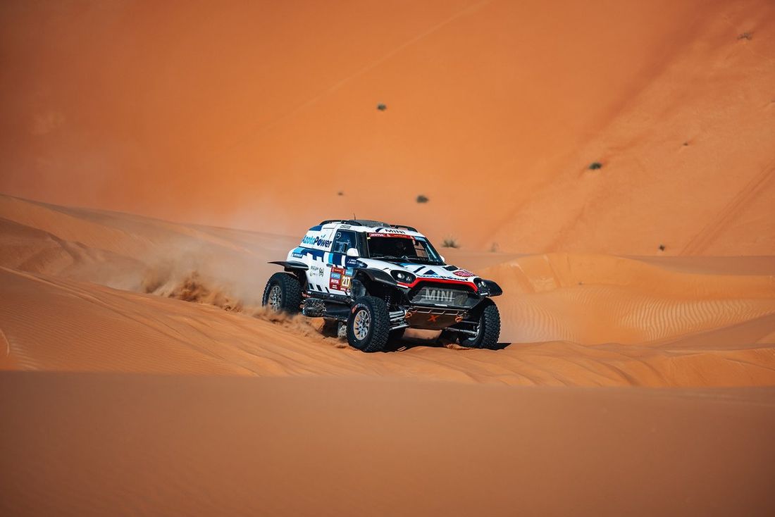 #217 X-raid Mini JCW Team Mini John Cooper Works Rally Plus: Krzysztof Hołowczyc, Łukasz Kurzeja