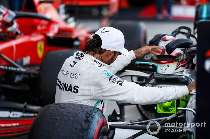Ganador de la carrera Lewis Hamilton, Mercedes AMG F1, celebra en parc ferme