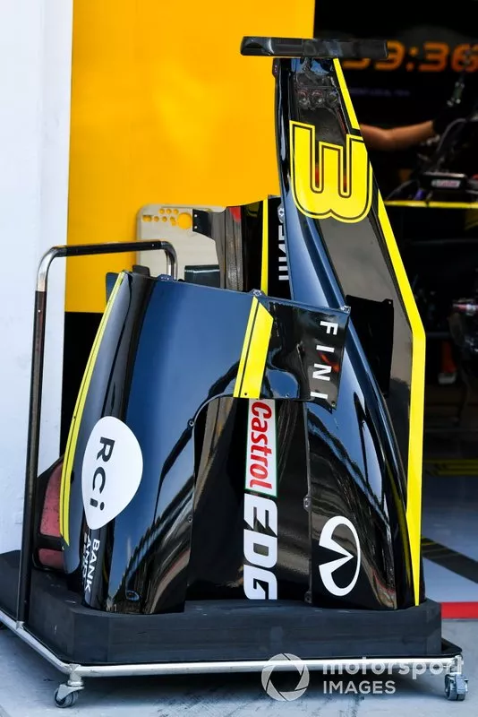 Cubierta motor del Renault R.S.19 