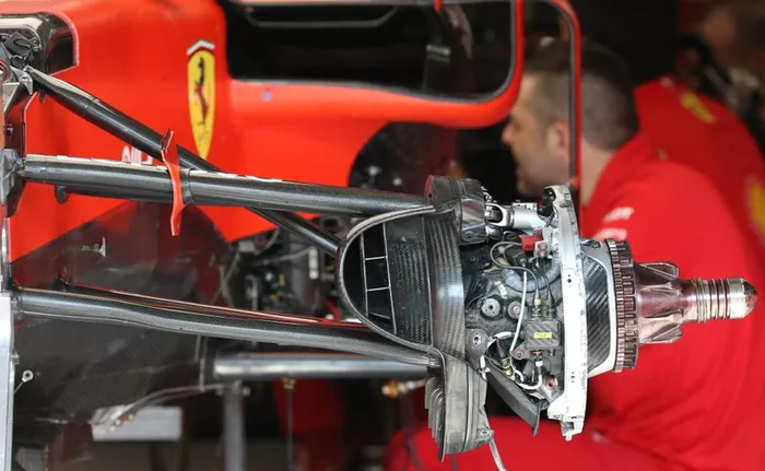 Detalle del freno delantero del Ferrari SF90