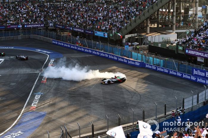 Lucas Di Grassi, Audi Sport ABT Schaeffler, Audi e-tron FE05, festeja.