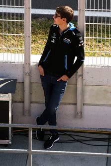 George Russell, Williams, sur le muret des stands