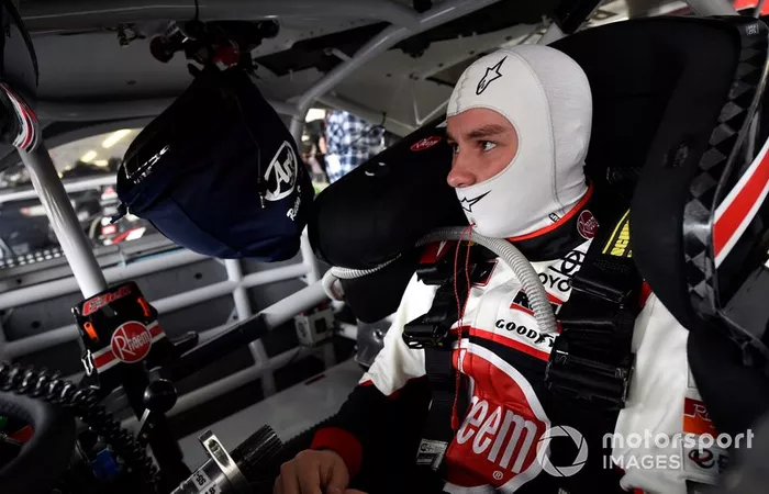 Cole Custer ocupará o #41 da equipe Stewart-Haas Racing que era do mexicano Daniel Suarez, além de Christopher Bell (foto), que estará no carro #95 da Leavine Family Racing, uma espécie de equipe B da Joe Gibbs. Correndo por fora, John Hunter Nemechek competirá no Ford #38 da Front Row, na vaga que foi de David Ragan, que não fará mais temporadas completas na NASCAR. 