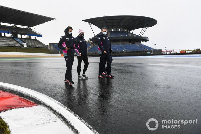 Sergio Pérez, Racing Point camina por la pista