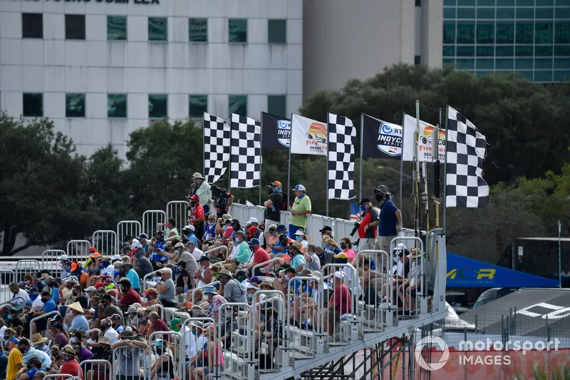 Turn 1 Crowd