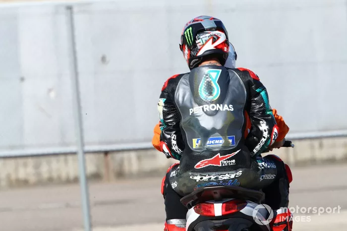 Fabio Quartararo, Petronas Yamaha SRT después de la caída