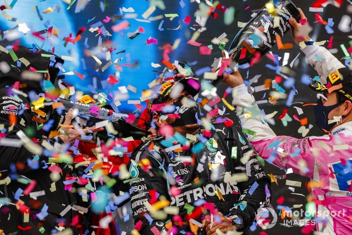 Podio: segundo lugar Sergio Pérez, Racing Point, y tercer lugar Sebastián Vettel, Ferrari