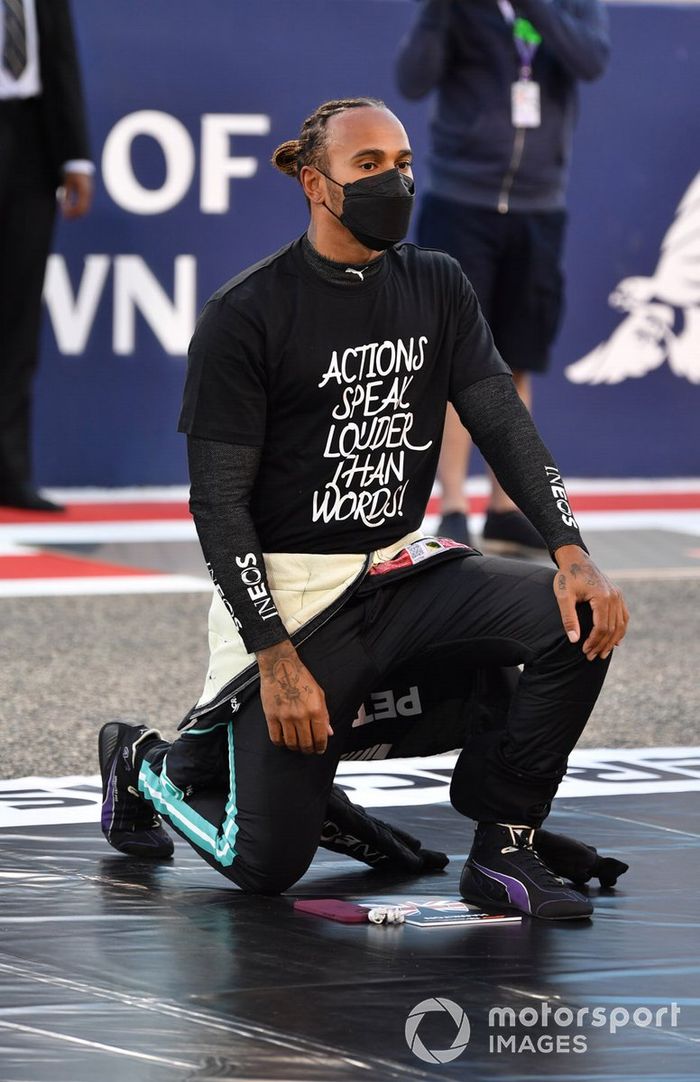 Lewis Hamilton, Mercedes W12 se arrodilla