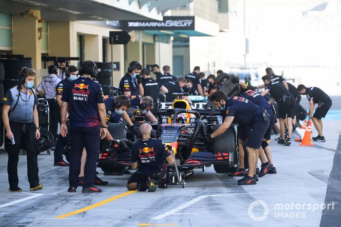 Max Verstappen, Red Bull Racing RB16B 