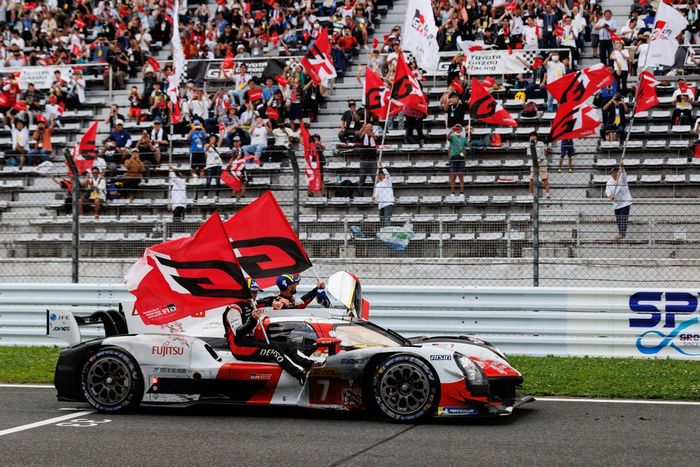 #7 Toyota Gazoo Racing Toyota GR010 - Hybrid: Mike Conway, Kamui Kobayashi, José María López