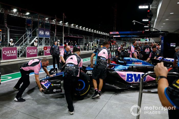 Esteban Ocon, Alpine A523, vuelve al garaje
