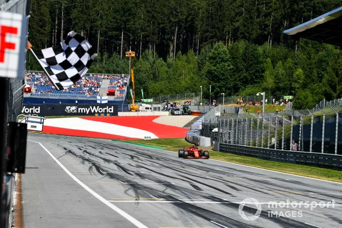 Leclerc logra la pole para Ferrari
