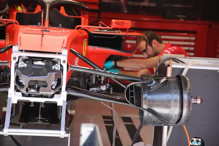 Ferrari SF90, sospensione anteriore