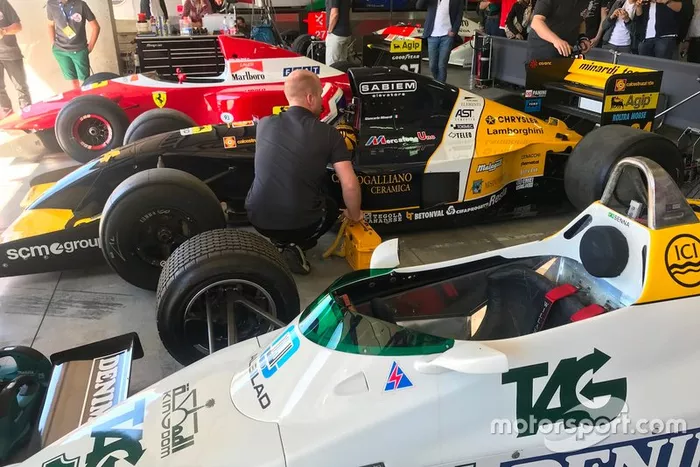 Monoplace dans le garage
