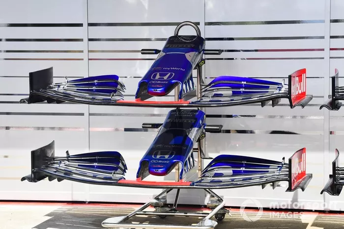 Alerones delanteros del Toro Rosso STR14