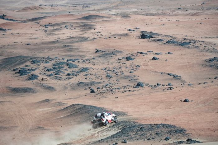 #301 Toyota Gazoo Racing Toyota Hilux: Nasser Al-Attiyah, Matthieu Baumel